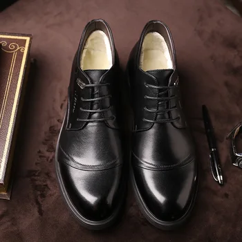Trendy zimske cipele muške večernje modeliranje cipele sa krznom 2020 šiljat čarapa čizme od umjetne kože Muški toplo odijelo ured za cipele