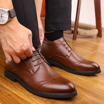 Trendy zimske cipele muške večernje modeliranje cipele sa krznom 2020 šiljat čarapa čizme od umjetne kože Muški toplo odijelo ured za cipele
