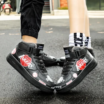 Topla Rasprodaja High Top Skateboarding Shoes Ljubitelji Lace-Up Breathable Casual Sneakers Fashion Graffiti Trainers Couple Plus Size 36-45