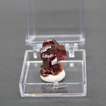 Prirodni Ванадинит mineralni uzorak quartz crystal zbirka uzoraka kamenja i kristala veličine kutije 3,4 cm