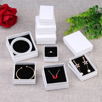 Moda običan bijeli četvrtasta kutija za pakiranje nakita za zaručnički prsten naušnice i ogrlica narukvica prikaz Valentinovo poklon kutija